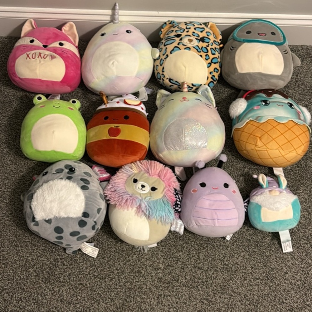Lot of squishmallows